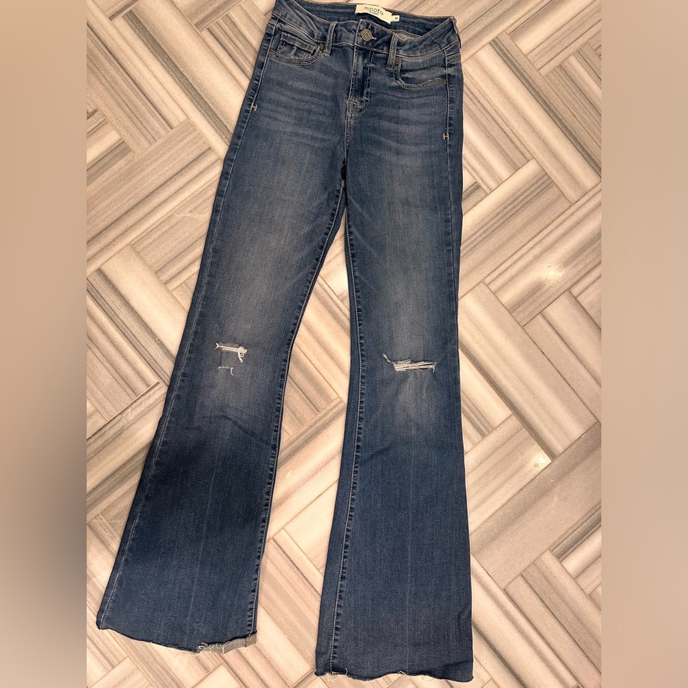 HIDDEN JEANS Raw Hem Low Rise Flare Jeans in Medium Dark Wash Size 26
